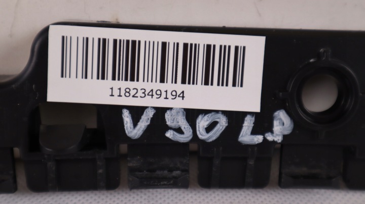 VOLVO V90 FIXATION BAGUETTES SEUIL GAUCHE AVANT 31386127
