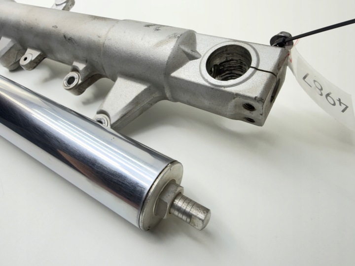 SUZUKI GSR 600 BIELLETTES AMORTISSEURS SUSPENSION AVANT BEZWYPADKOWE