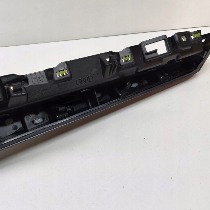 MOULURE DÉCORATIVE COCKPIT AUDI E-TRON GT 4J3857212 23542504 350KW 2022