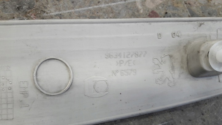 9634127877 MOULURE COUVERCLES DE COFFRE PEUGEOT 307