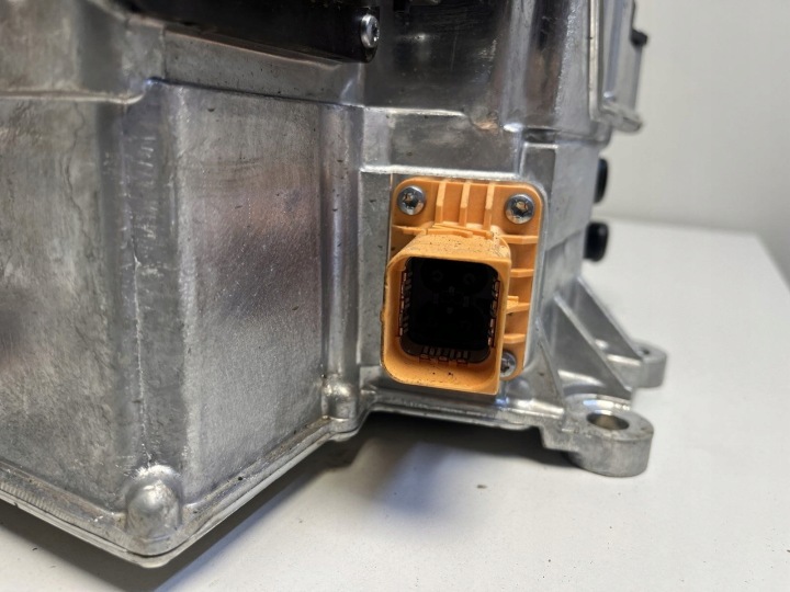 BMW I4 2025 FALOWNIK CONVERTISSEUR TENSION