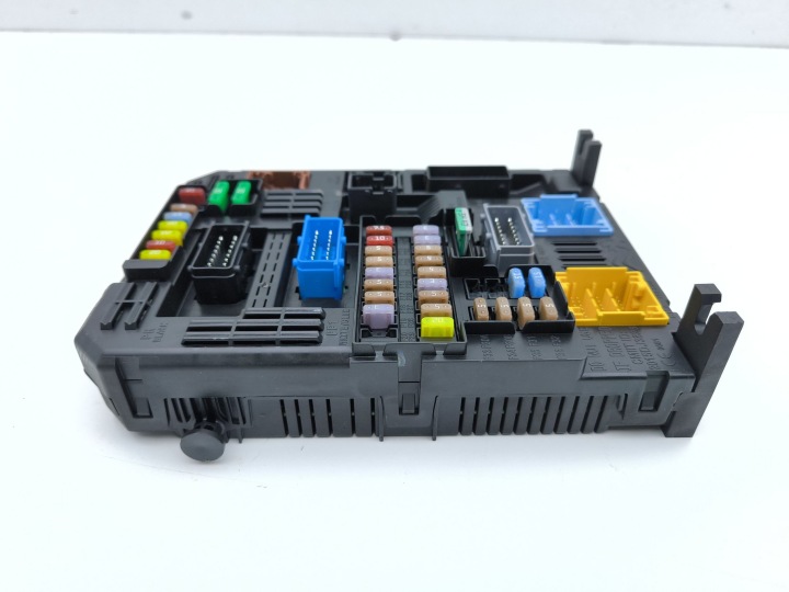 JEEP AVENGER BOÎTE FUSIBLES 2024 044071803687