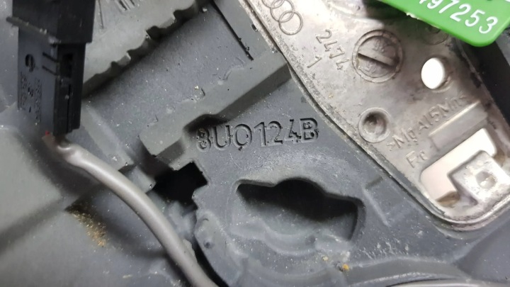 VOLANT MULTIFONCTIONNELLE 8U0124B AUDI Q3 8U