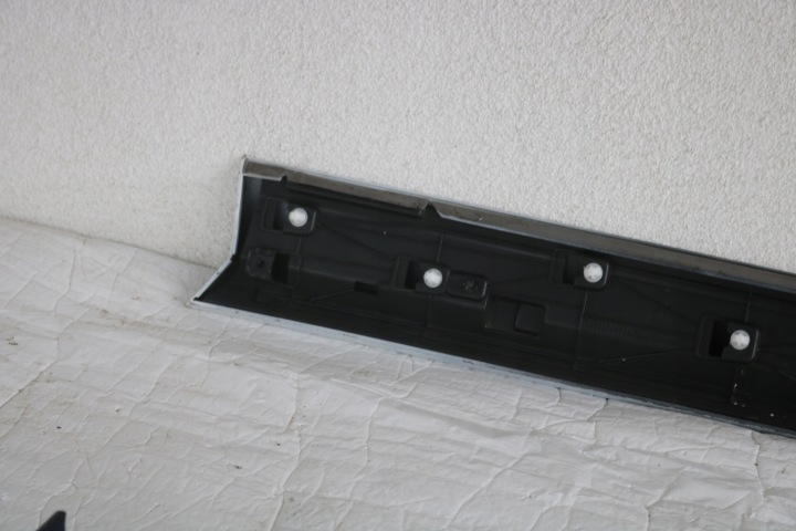SKODA SUPERB III MOULURE PORTES GAUCHE AVANT 3V0853293