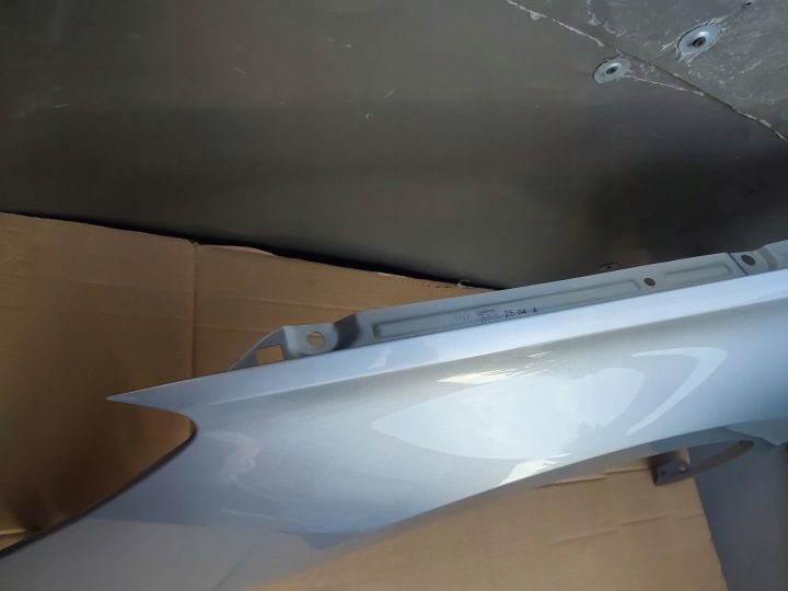 AILE ACIER GAUCHE AVANT AVANT AUDI A3 8Y AVANT RESTYLAGE DE 04.20R COULEUR LZ7G