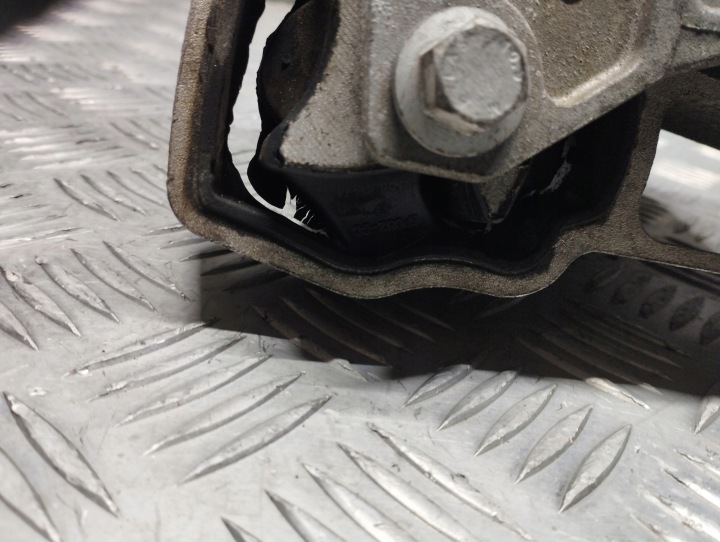 LAND ROVER EVOQUE POIGNÉE COUSSIN MOTEUR BJ32-6F012-AB, BJ32-6P096-AA