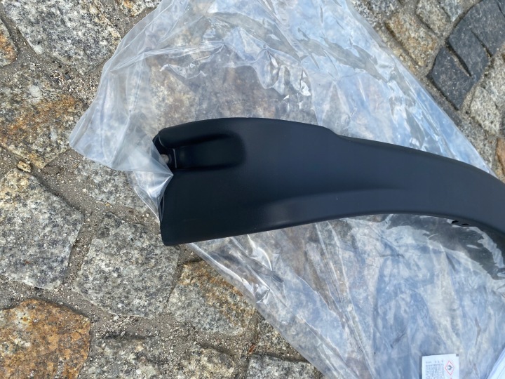 DACIA DUSTER MOULURE GARDE-BOUE DROITE AVANT 960169632R ORIGINAL NEUF
