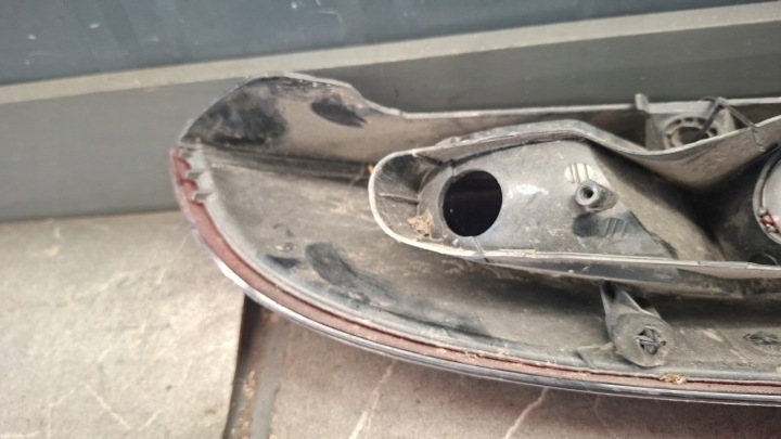PHARE DROITE ARRIÈRE OPEL CORSA C 1.2 16V 09114337