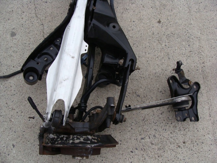 SUSPENSION ARRIÈRE COMPLET FIAT CROMA NON MALOWANE NON NAPRAWIANE
