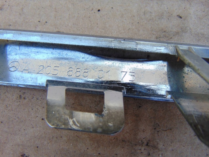 MOULURE CHROME CALANDRE GAUCHE MERCEDES W205 A2058880173