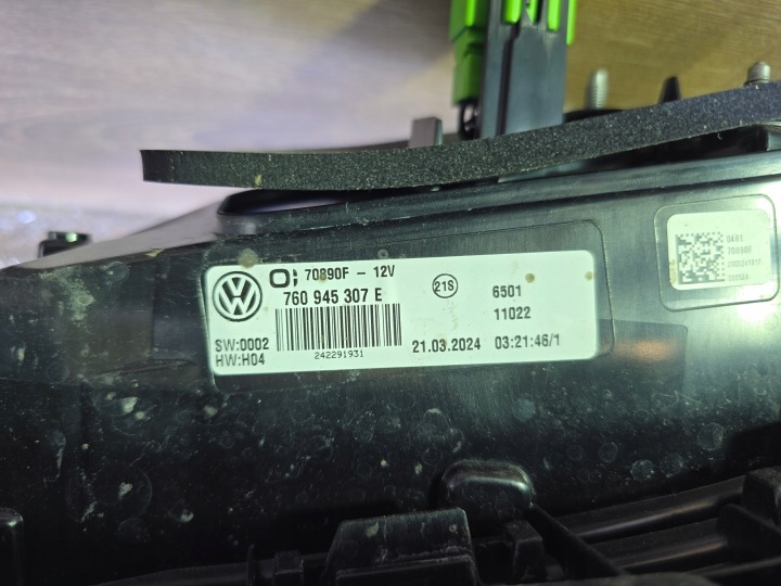 VW TOUAREG III 3 760 PHARE ARRIÈRE ARRIÈRE DANS COUVERCLE DE COFFRE 760945307E