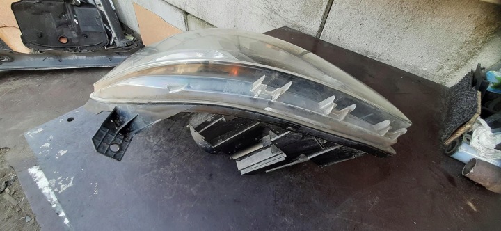 PHARE DROIT AVANT AVANT ANGLAIS UK OPEL VIVARO B 260108099R