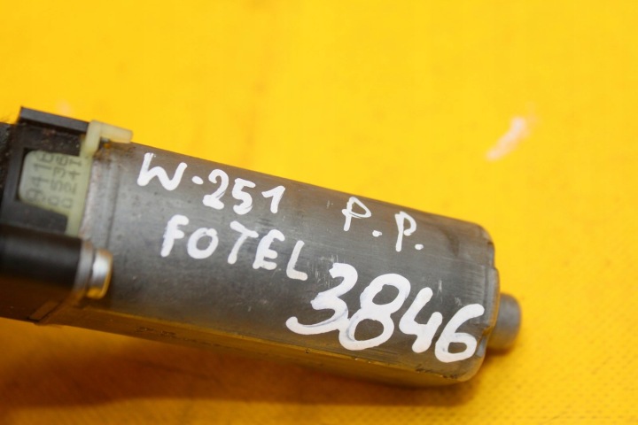 PETIT MOTEUR SIÈGES DROIT AVANT MB W251 82041898