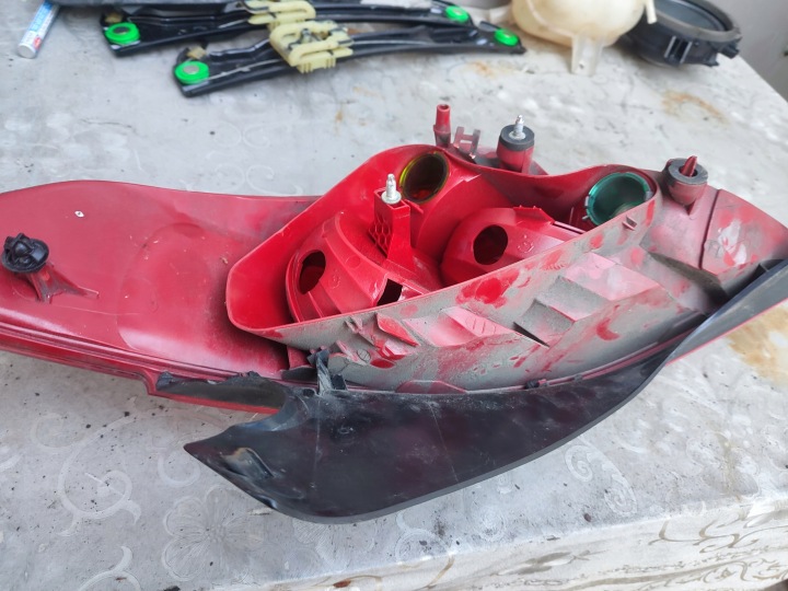 PHARE ARRIÈRE GAUCHE PEUGEOT 308 T7 LIFT HAYON 11-13 9680425980