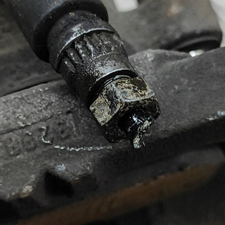 VOLVO OE 31381551 ÉTRIER DE FREIN DE FREIN AVANT GAUCHE