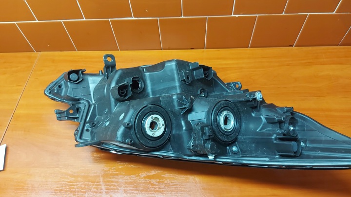 PROJECTEUR PHARE GAUCHE GAUCHE AVANT TOYOTA AYGO X 21-
