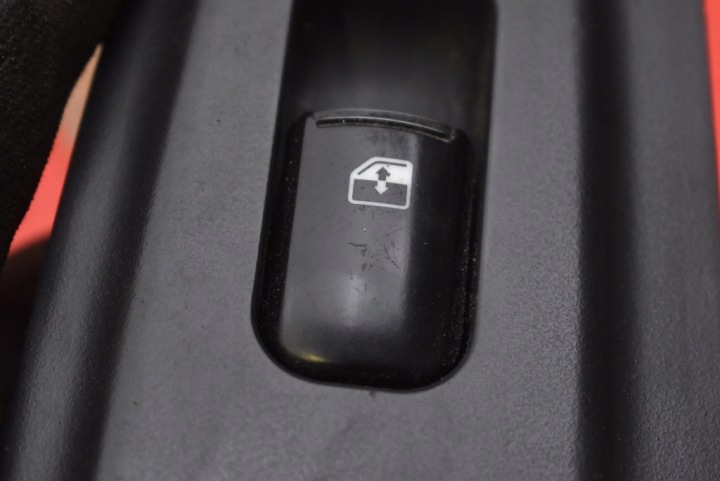 COMMUTATEUR ÉLÉVATEUR VITRES DROIT AVANT 202005491 HYUNDAI H1 2 II I800 07-20