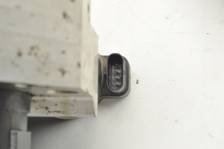 MERCEDES W216 6.2 SOUPAPE SUSPENSIONS A2213200358