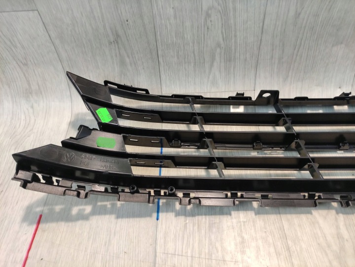 VW PASSAT B8 R-LINE GRILLE CENTRALE PARE-CHOCS 3G0853677K