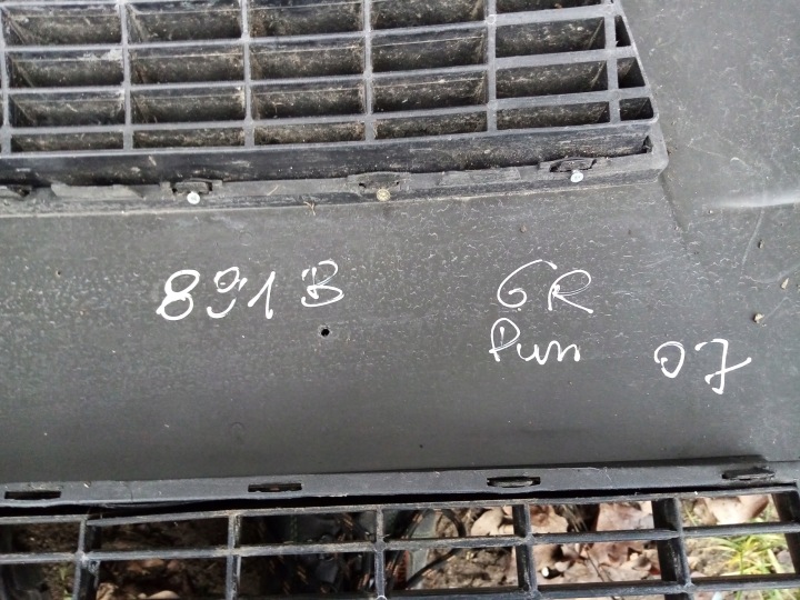 PARE-CHOCS AVANT AVANT CALANDRE FIAT GRANDE PUNTO NOIR 891B COMPLET