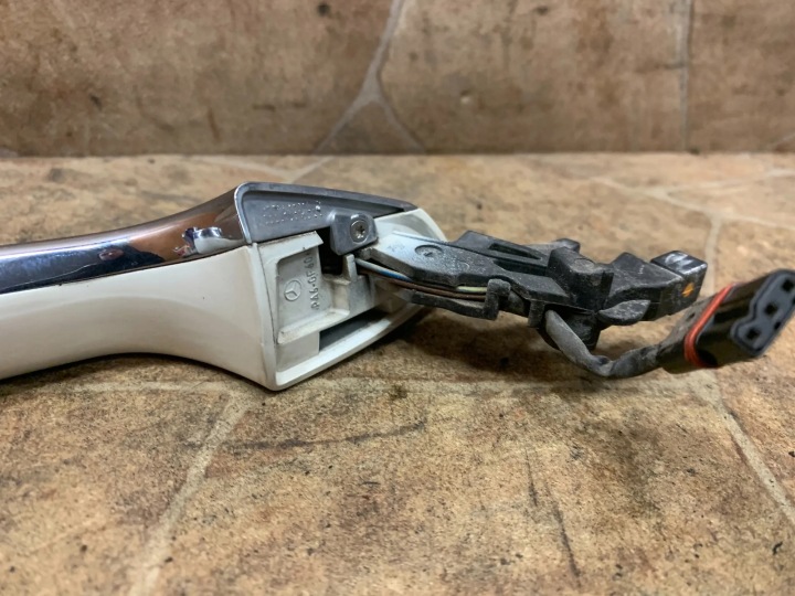 POIGNÉE ARRIÈRE GAUCHES PORTES MERCEDES-BENZ GL (X166) A2047600520 4.7L