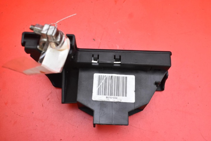 SERRE-CÂBLE POSITIVE PYROTECHNIQUE B0101034 AUDI A4 B8 2.0 TDI 143 KM 07-11