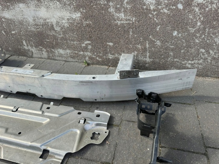 BMW 3 G20 G21 18- RENFORCEMENT PANNEAU AVANT AVANT POUTRE PARE-CHOCS AVANT