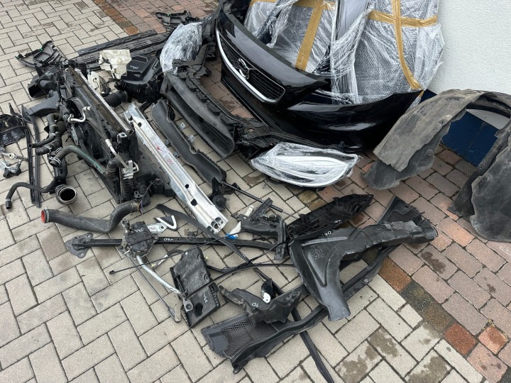 VOLVO V40 II LIFT 15-18 AVANT CAPOT PARE-CHOCS PHARES PANNEAU AVANT