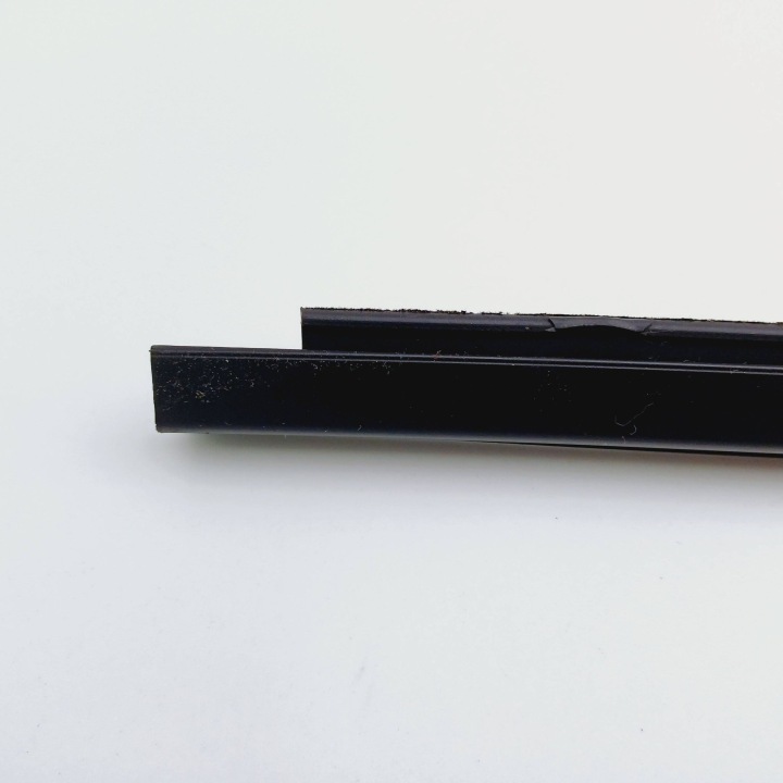 MOULURE RACLOIR DROIT AVANT NISSAN MICRA K12 3 PORTES NR155