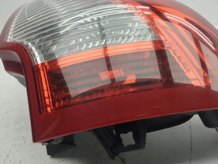 VOLVO XC60 2011 DROITE CÔTÉ FEUX ARRIÈRE