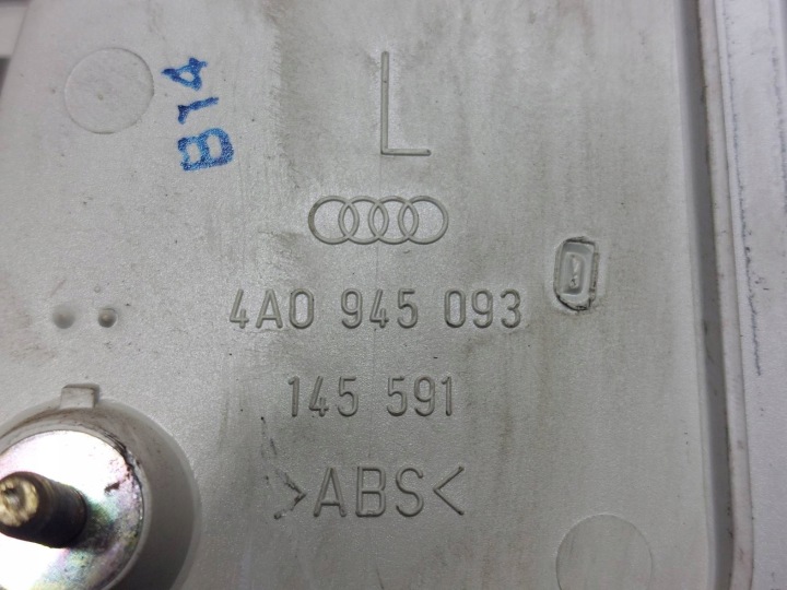 CACHE COUVERCLES DE COFFRE PHARES ARRIÈRE AUDI A6 C4 BERLINE LY7P