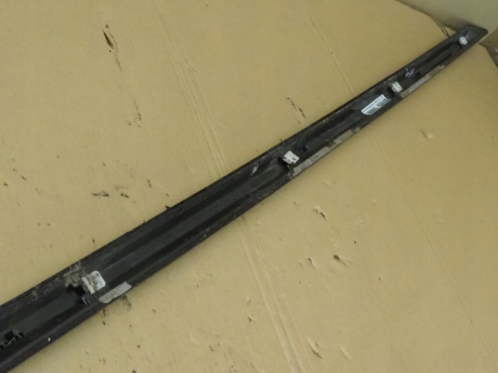 AUDI A4 B9 8W0 LIFT DROITE MOULURE SEUIL 8W0853932A