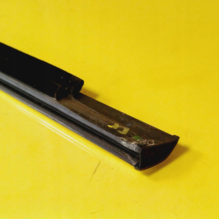 MOULURE RACLOIR CHROME DROIT AVANT OPEL SIGNUM HAYON 5 PORTES NR198