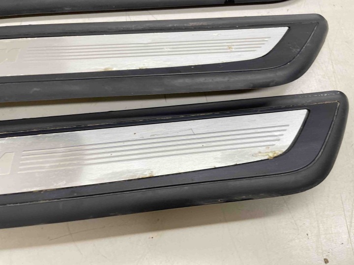 KIT REVÊTEMENTS SEUILS BMW 7 F01 F02 F03 F04 51477181011
