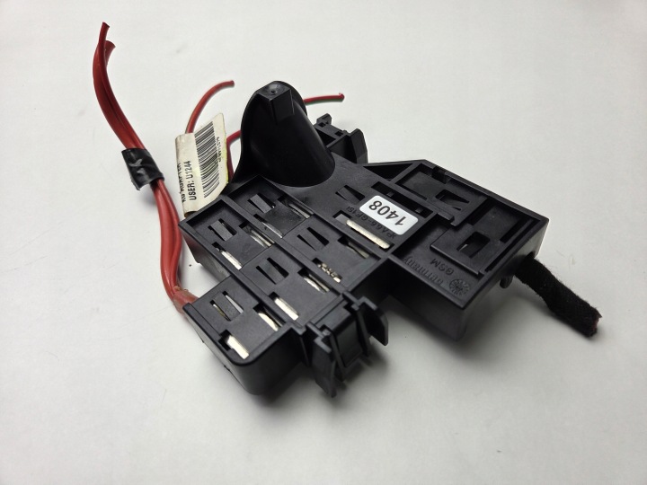 FIXATION BOÎTE FUSIBLES 4F0941824 AUDI A6 RS6 C6