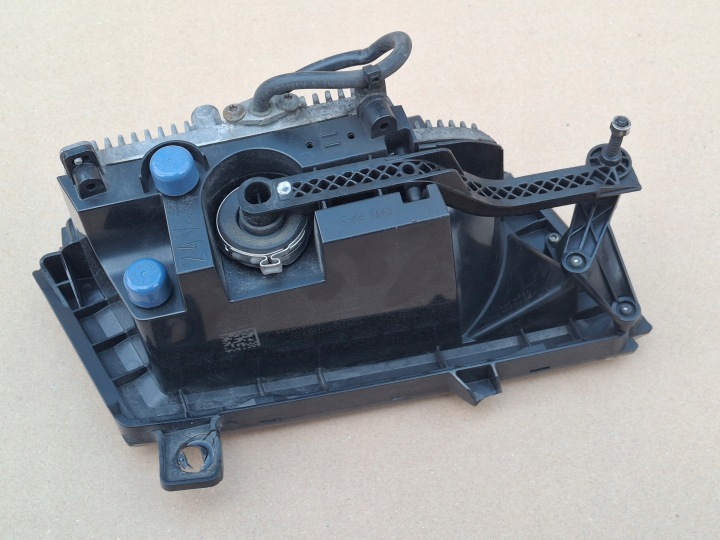 PHARE ANTIBROUILLARD AVANT GAUCHE SCANIA OE 2760344