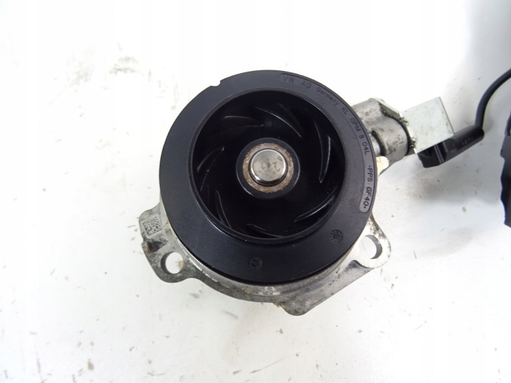 VW TOURAN III 1.6 TDI SKODA AUDI SEAT POMPE À EAU 010157802KT 04L109145A