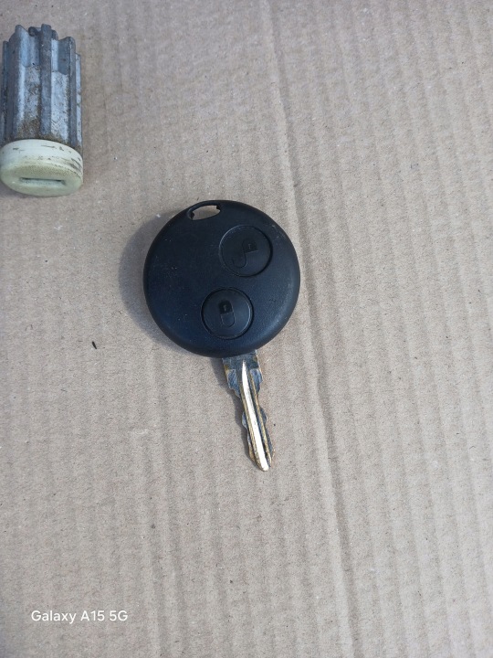 CONTACTEUR D'ALLUMAGE TÉLÉCOMMANDE BOUCHON GOULOTTE DE REMPLISSAGE CLÉ SMART FORTWO 1