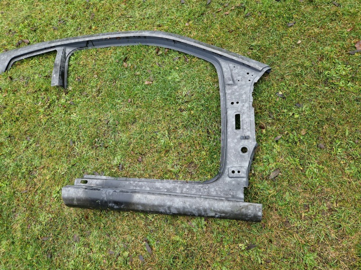 POTEAU DROIT AVANT BRODERIE VW UP MII CITIGO