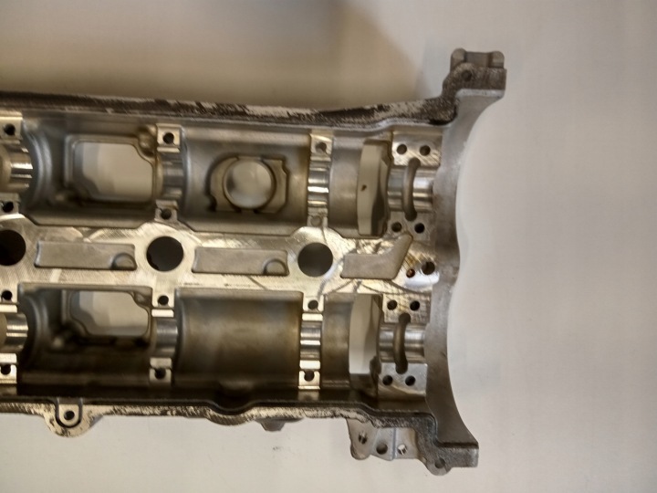 COUVERCLE CULASSES SOUPAPES MERCEDES 3.0 450 EQ-BOOST 367 KM A2560160200