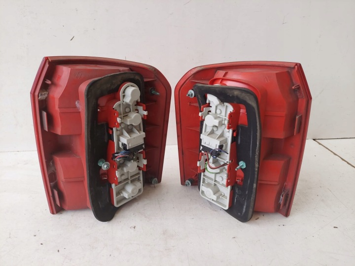 AUDI A2 8Z0 COUVERCLES DE COFFRE PARE-CHOCS PHARES ARRIÈRE 8Z0807417