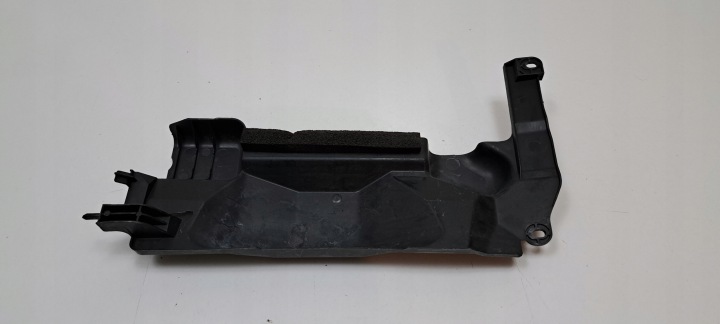 TOYOTA YARIS III LIFT 17- PROTECTION GUIDE D'AIR DROITE 88891-0D450