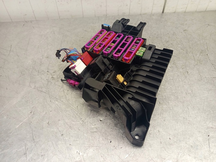 BOÎTE CHÂSSIS MODULE FUSIBLES AUDI A4 B9 A5 8W2971845A