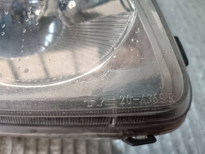 PHARE AVANT DROITE TOYOTA AVENSIS II T25 20-A369R