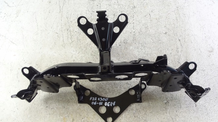 O646 YAMAHA FJR 1300 06-12 CHÂSSIS AVANT FIXATION POIGNÉE CARÉNAGE PHARES
