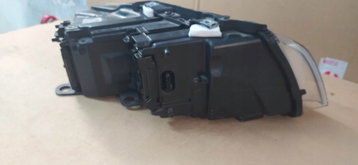 PHARE AVANT GAUCHE AUDI A8 D3 BI-XENON NON DIRECTIONNELLE