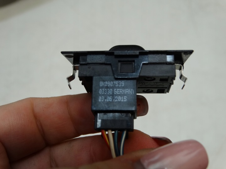 CAPTEUR NASLONECZNIENIA AUDI A4 B8 07-15R. 8K0907539 4 BROCHES