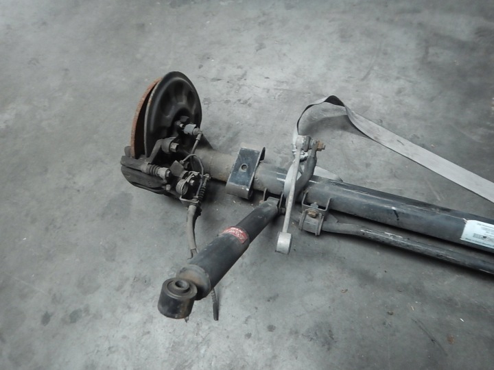 POUTRE SUSPENSIONS AXE ARRIÈRE VW CADDY 2K 2K5 LIFT MAXI LONG 2K5500051BP