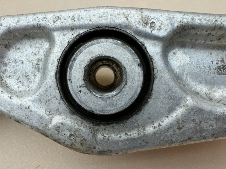 TESLA MODÈLE 3 III 16R- BRAS DE SUSPENSION GAUCHE AVANT AVANT INFÉRIEUR 1044341-00-C