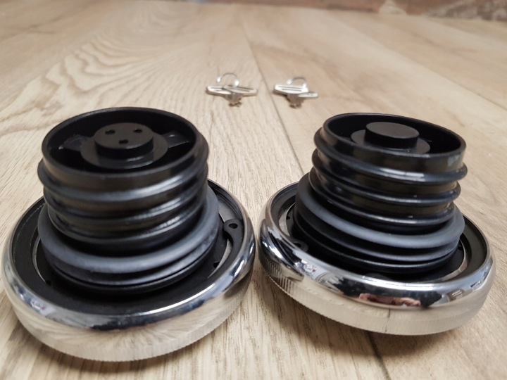 BOUCHON GOULOTTE DE REMPLISSAGE GAUCHE DROIT HARLEY DAVIDSON DYNA SOFTAIL ROAD KING